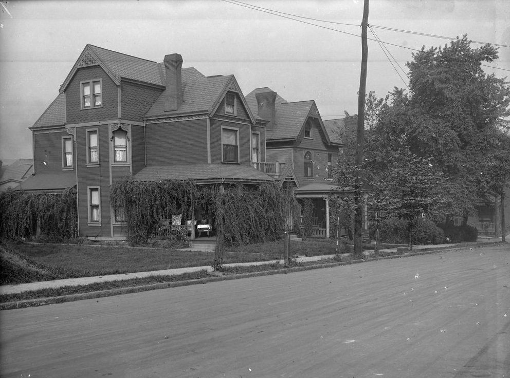 Homes on Maryland Avenue opposite Tay Way, 1920.