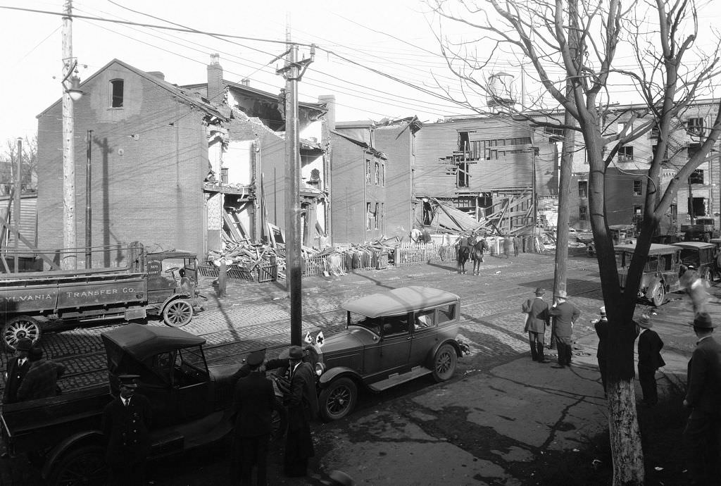 Gas explosion aftermath on Reedsdale Street, 1228 to 1272, 1927.