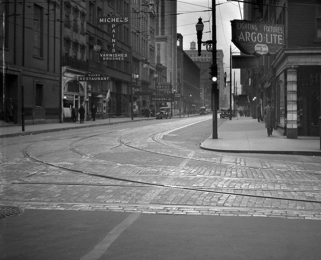 Businesses on Seventh Avenue at Smithfield Street, 1929.