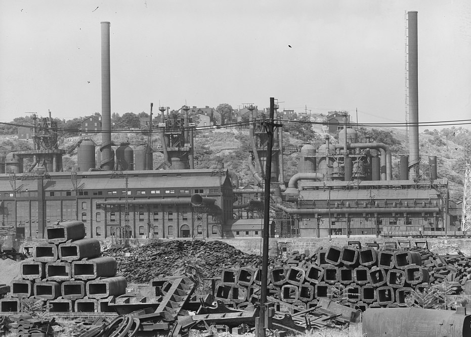 Inactive steel mills in Pittsburgh, Pennsylvania, 1938.