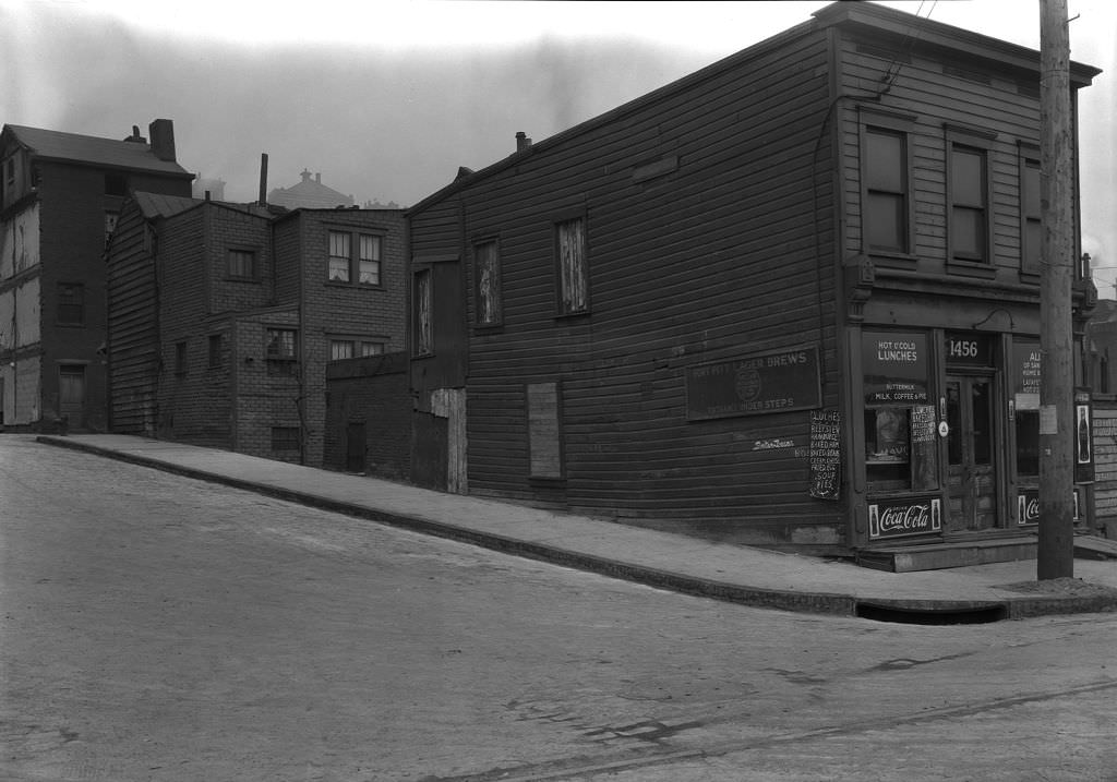 15th Street corner of Pike Street, shows No. 1426, 1931