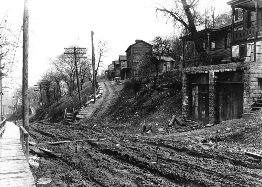 Independence Street, shows house No. 677, 1931