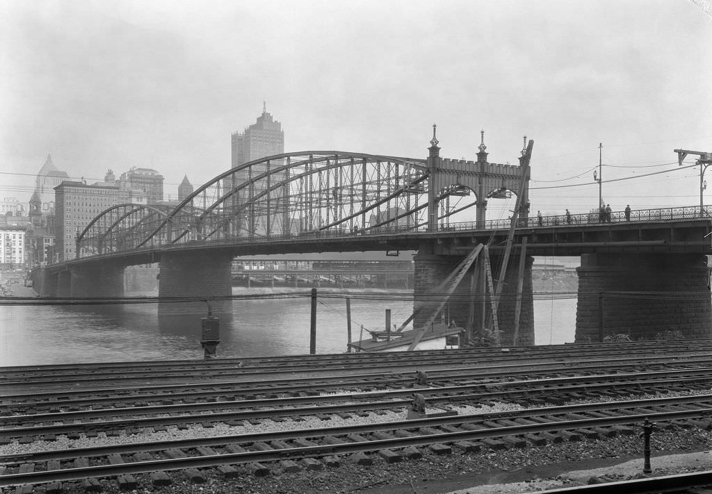 Smithfield Street Bridge, looking northeast, 1933