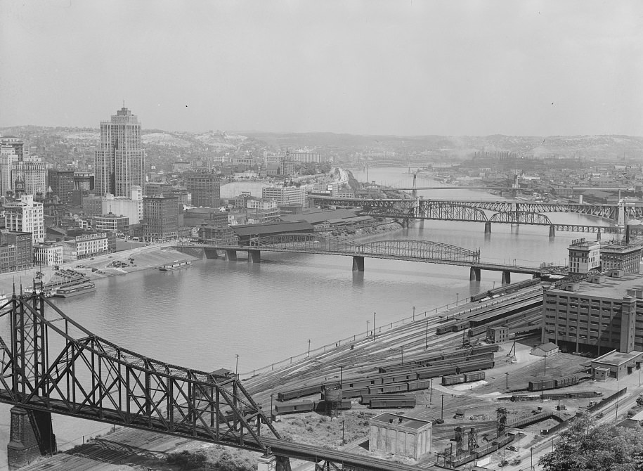 Monongahela River looking north, Pittsburgh, Pennsylvania, 1938.