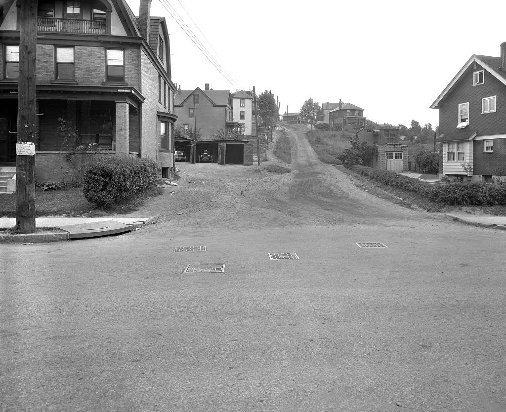 focusing on unpaved road and intersections, 1933.