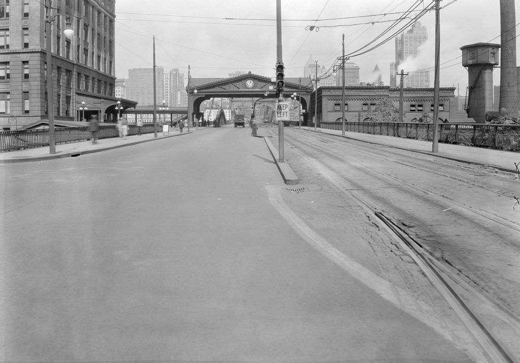 Smithfield Bridge, Downtown view looking north from Carson Street, 1933.