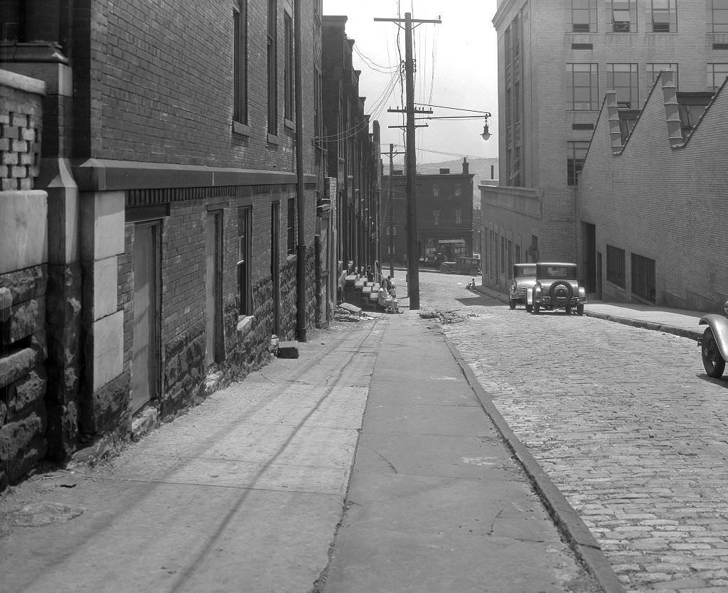 Crawford Street, Repair work seen from Cliff Street looking south, 1931.