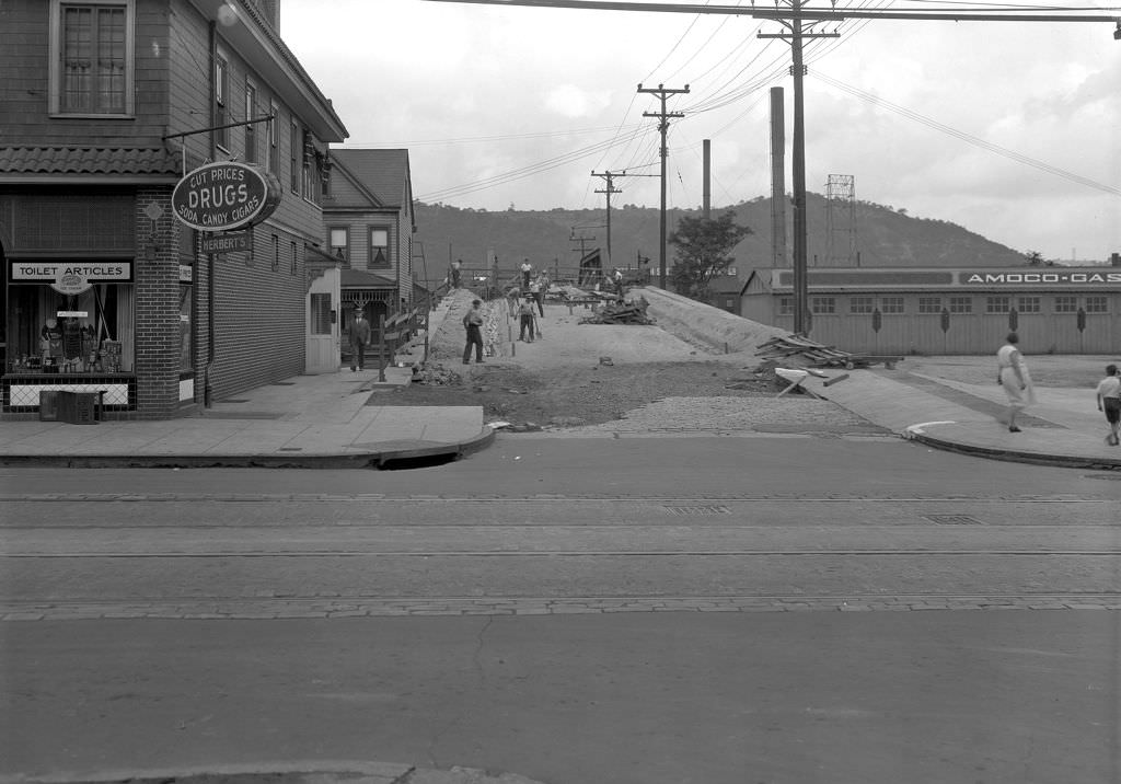 Herbert's Drugs, Near Elizabeth Street Bridge looking west, 1931.