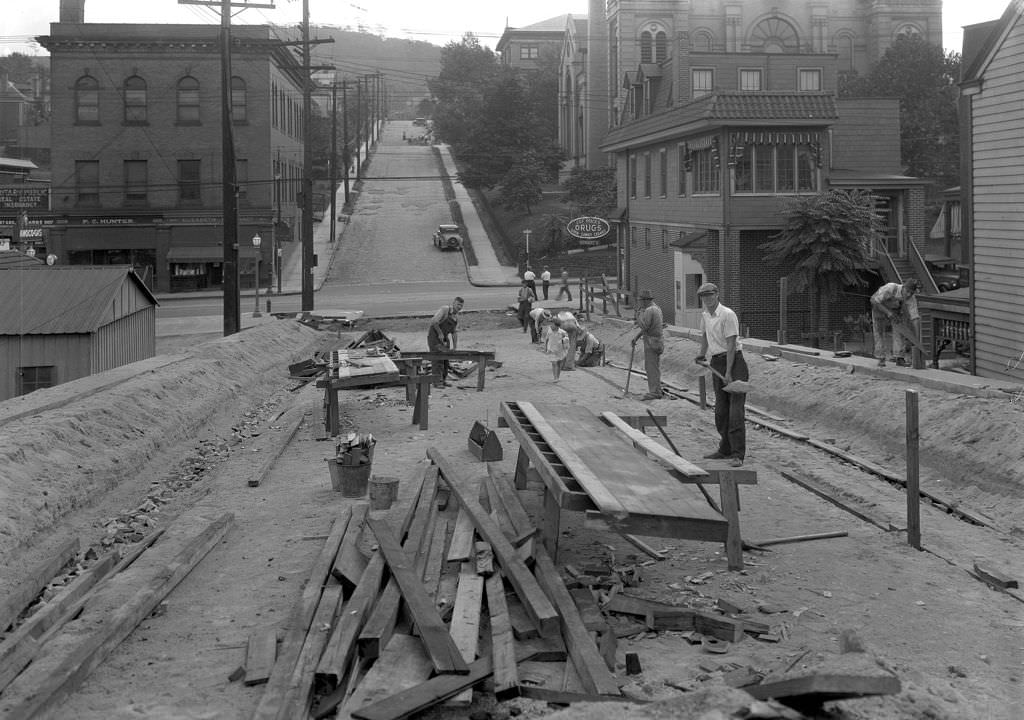 Elizabeth Bridge, Progress looking east from span to 2nd Avenue, 1931.