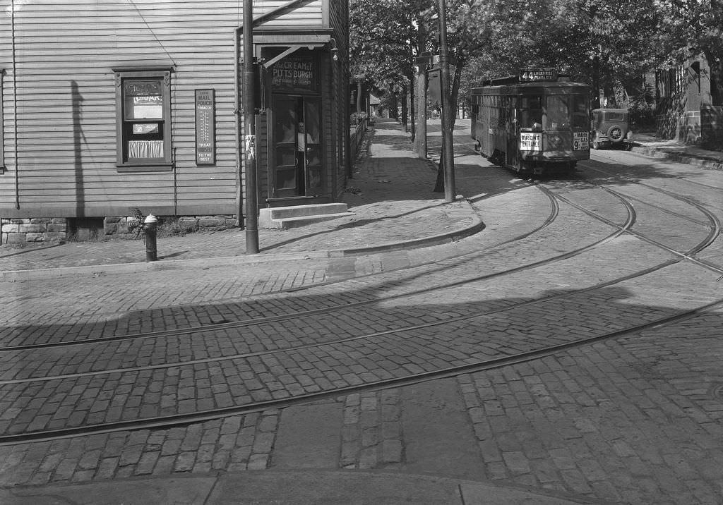 44 Knoxville Streetcar, At Beltzhoover and Climax Street intersection, 1931.