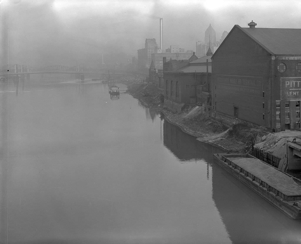 Allegheny River banks, Pittsburgh, Pennsylvania, 1933.