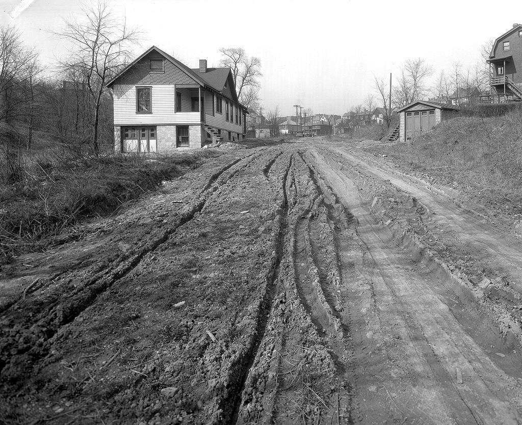 Sussex Avenue looking north at the intersection with Fortuna Avenue, 1933