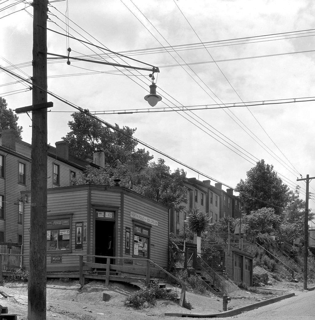 Properties on Saint Martin Street at the intersection with Saint Thomas Street, 1933