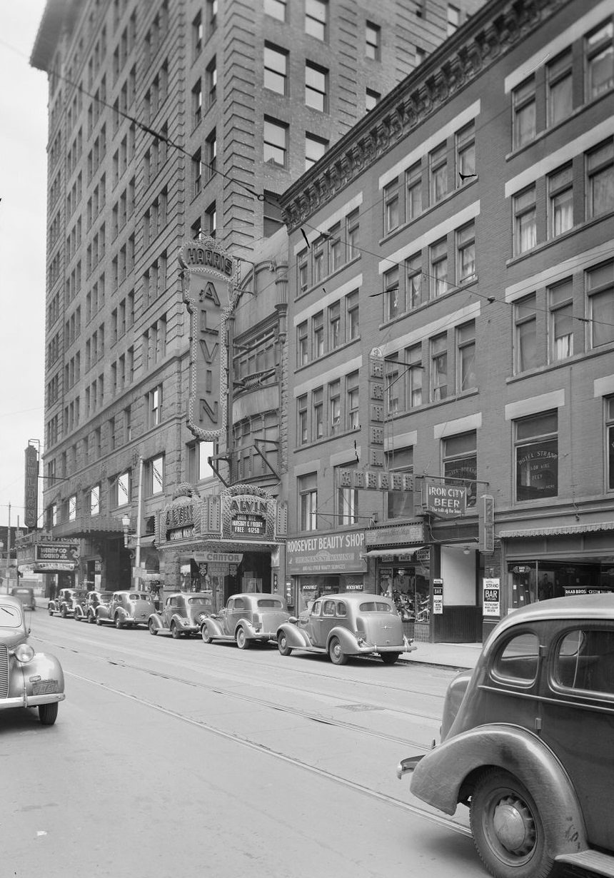 Alvin Theatre on Sixth Street, 1937