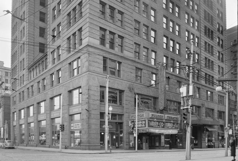 Fulton Theatre at the corner of Sixth Street and Duquesne Way, 1938