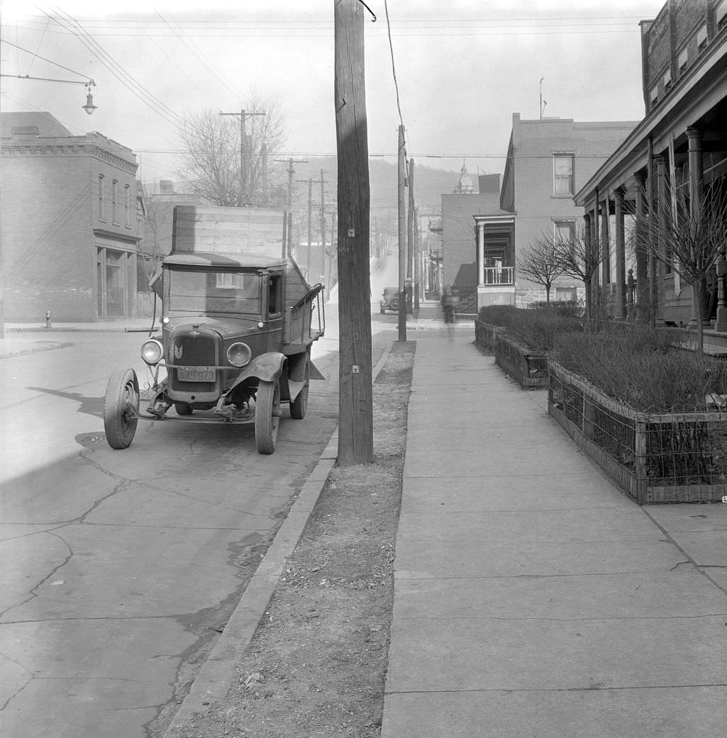 West Elizabeth Street looking towards Blair Street, 1933