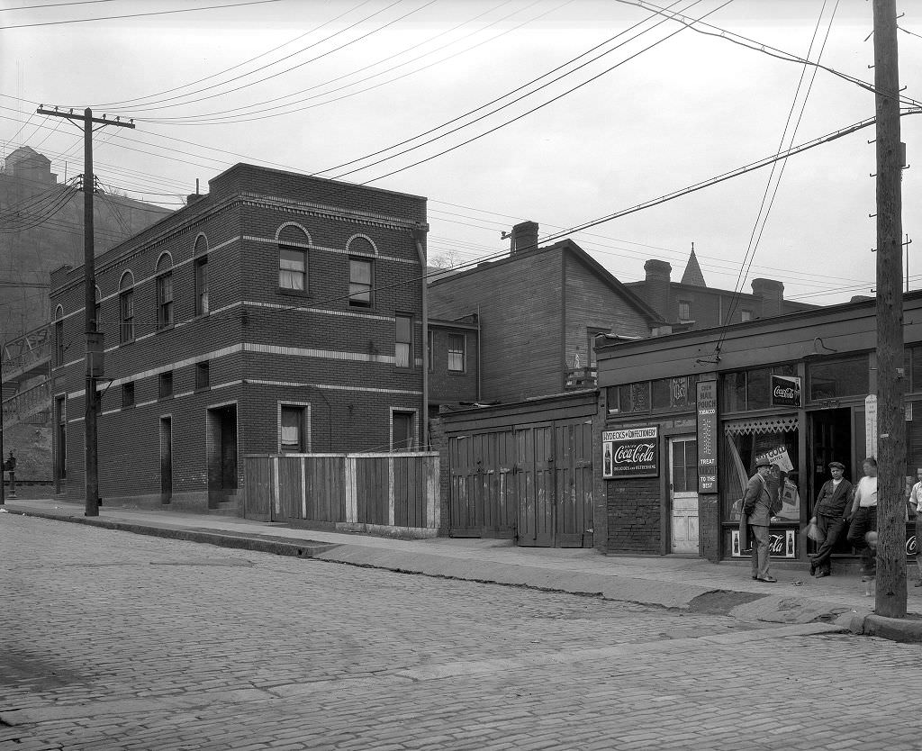 Rutherglen Street looking towards Second Avenue, 1933