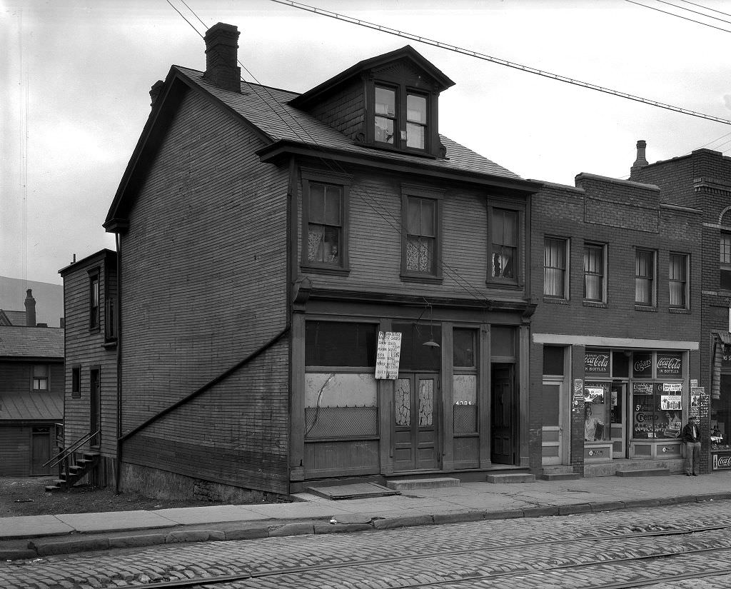 Businesses on Second Avenue near Rutherglen Street, 1933