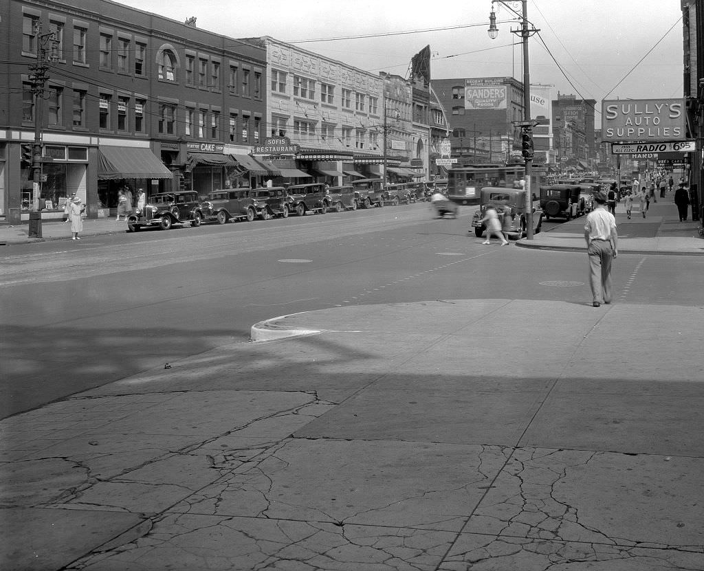 Busy section of Penn Avenue at South Beatty Street, 1933