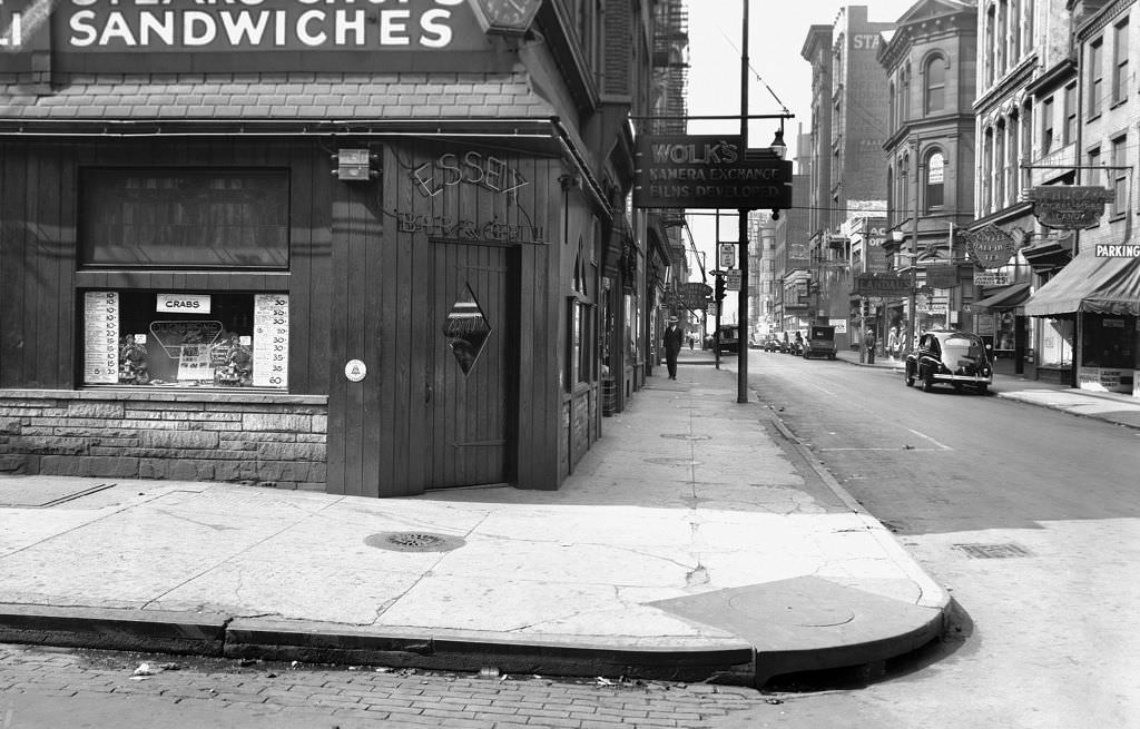 Market Street viewed from the center of South Diamond Street, 1941.