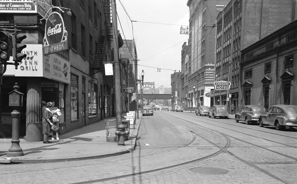 Ninth Street at Penn Avenue showing Edison Hotel, 1943.