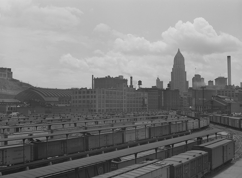 Carloads of fruits at the terminal, 1941.