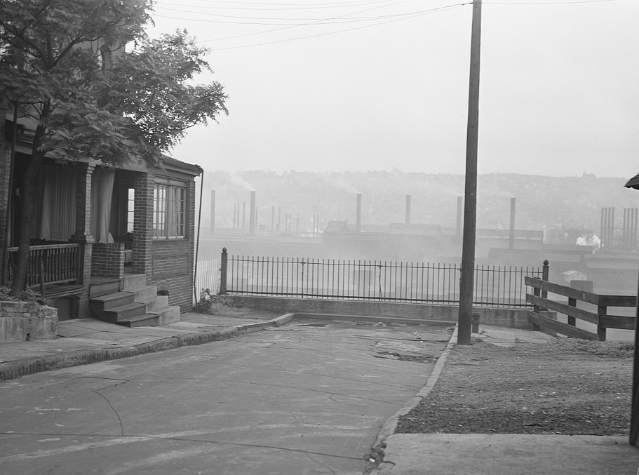 Jones and Laughlin steelworks in Pittsburgh, 1941.