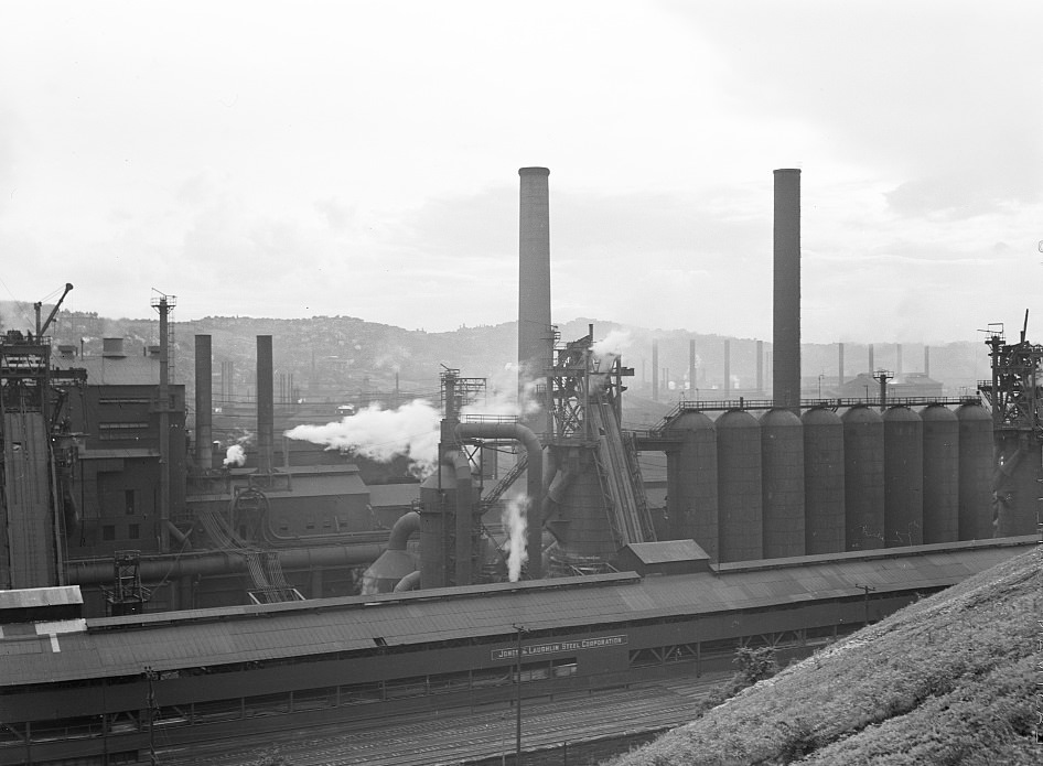 Scene related to Jones Laughlin steel company, 1941.