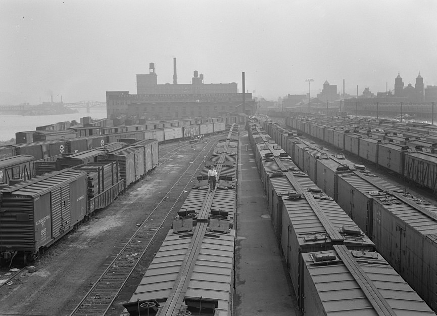 Freight car movements in wartime America, 1942.