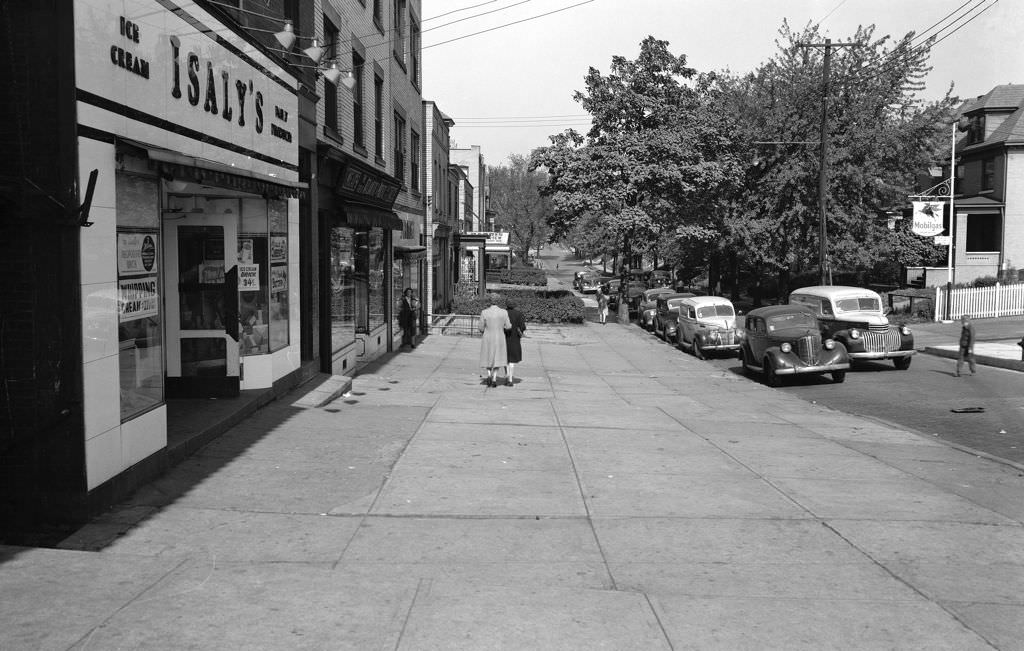 Beechview Avenue, looking north at Isaly's, 1945