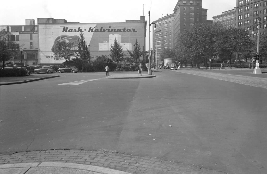 Forbes Avenue near the parking plaza, the Hotel Schenley and the future site of Hillman Library, 1947
