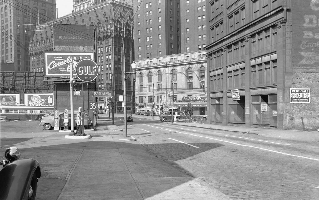 Looking west along Bigelow Boulevard to Sixth Avenue, 1940