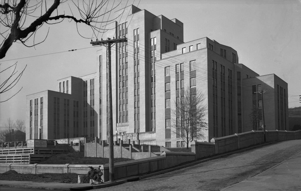 The Pittsburgh Municipal Hospital under construction at the intersection of Darragh and Terrace Streets, 1940