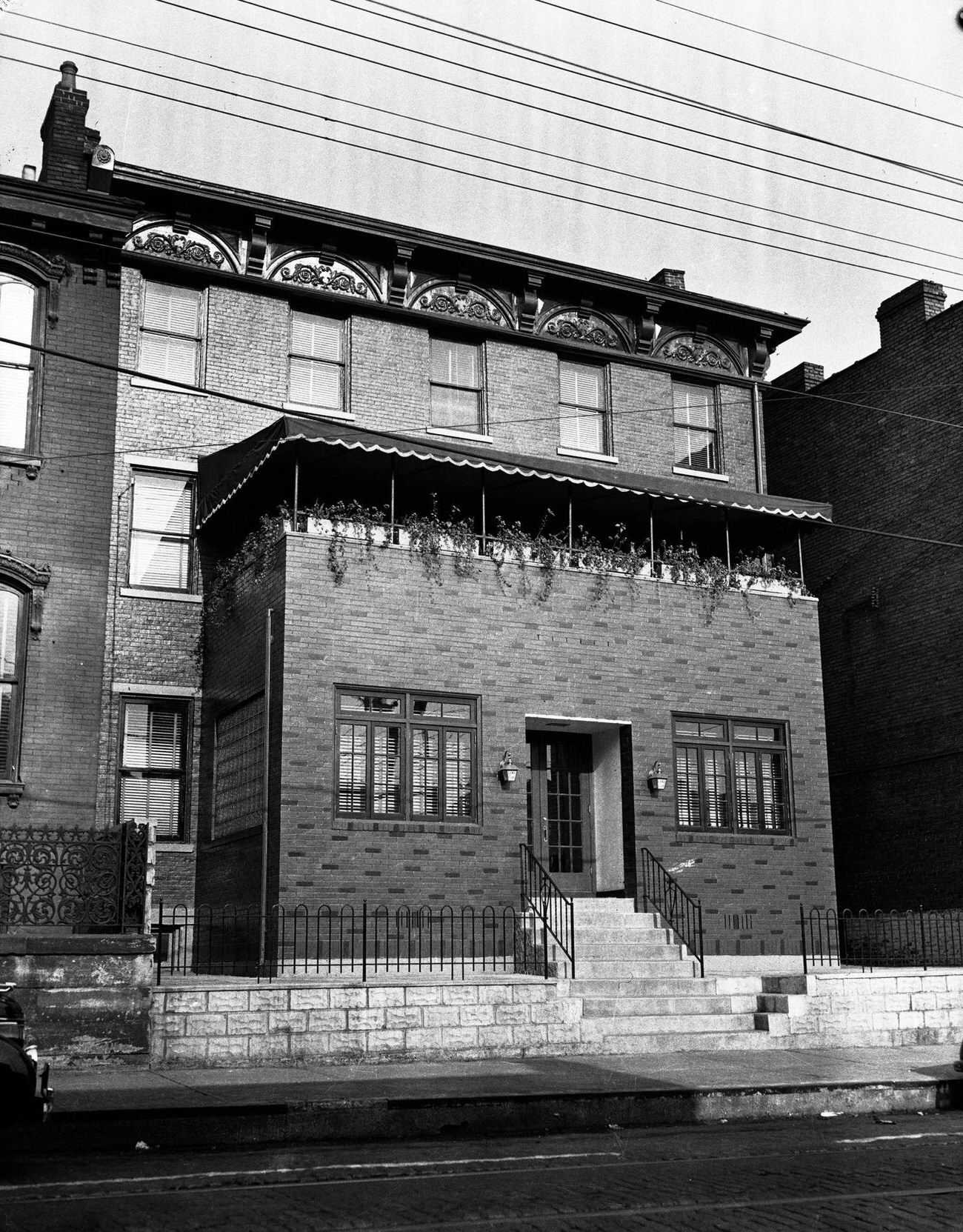 Loendi Club Exterior, Hill District, 1946