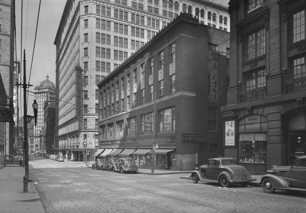 A view of Downtown Pittsburgh, showing Gimbels, Woolworth's and King Flowers looking northwest along Sixth Avenue, 1941