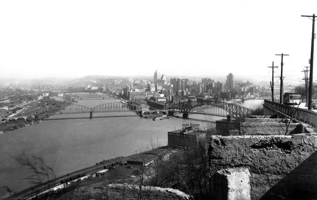 Sweeping view of the north shore, the Point and Downtown as seen from Duquesne Heights near Republic Street, 1942