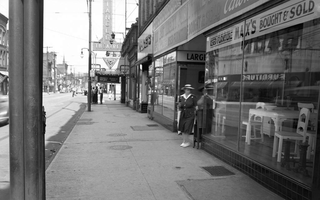 Frankstown Avenue looking east near Triangle Theatre and Max's Used Furniture, 1943