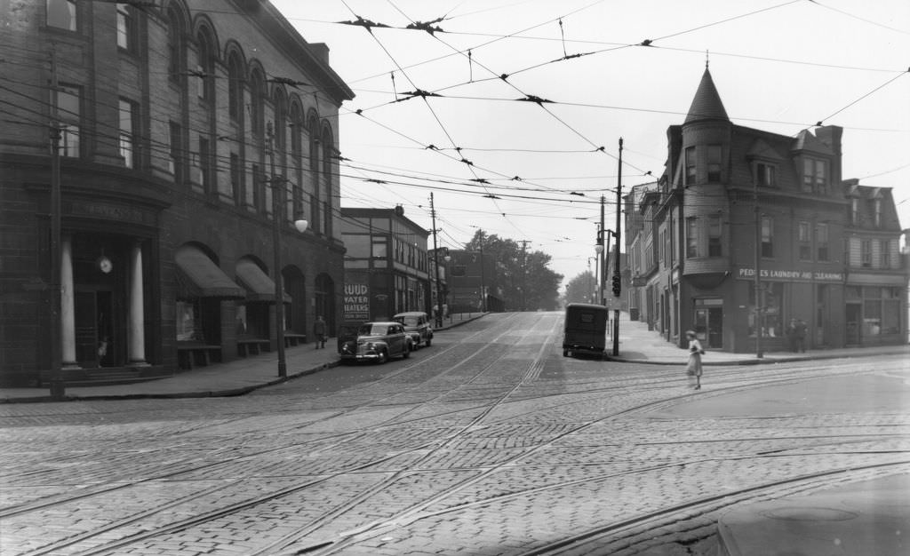 People's Laundry on Highland Avenue at Centre Avenue intersection, 1944.