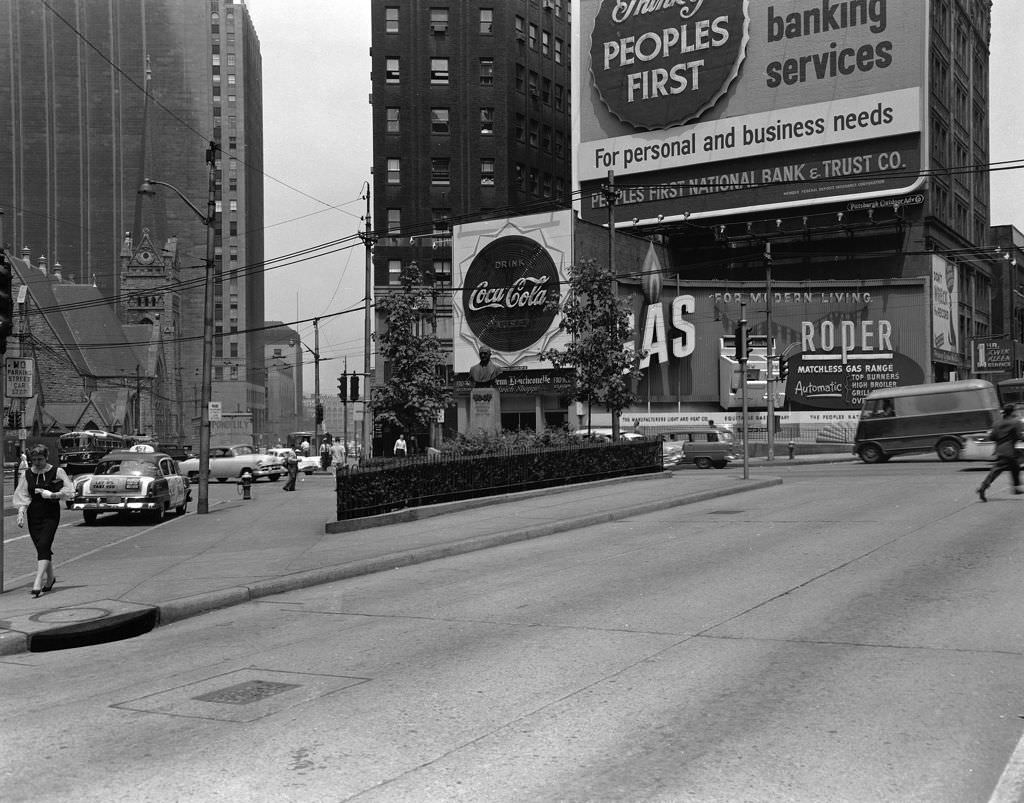 Monument at Grant Street and Sixth, 1957
