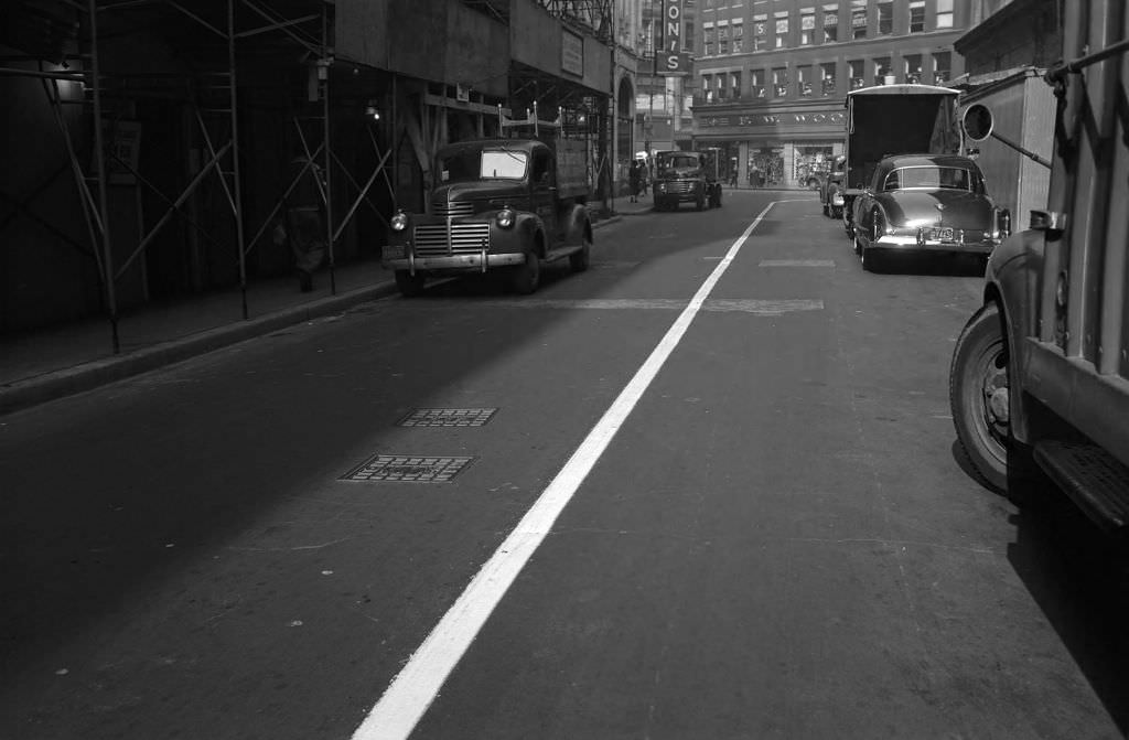 200 block of Oliver Avenue between Harris Store and Oliver Building, looking toward Liberty Avenue and F. W. Woolworths, 1950.