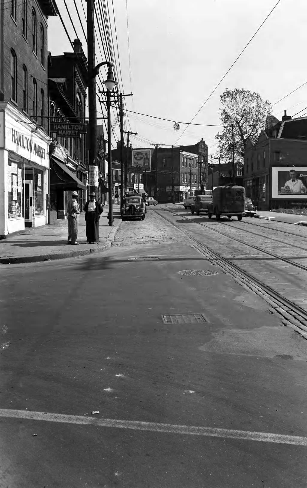 Corner of Frankstown and Hamilton Avenues at the inbound car stop, 1950.