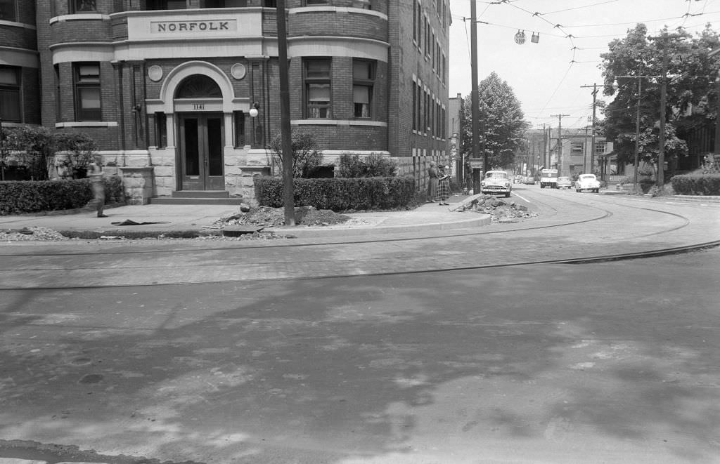 Highland Avenue intersection at Bryant Street next to Norfolk Apartments, 1951.