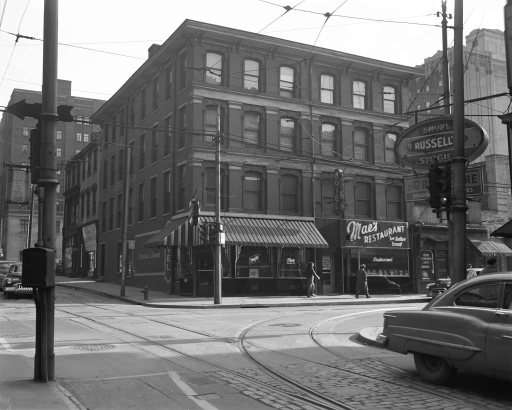 Dining on Smithfield Street includes Mae's Restaurant and New Yorker Café, 1951.