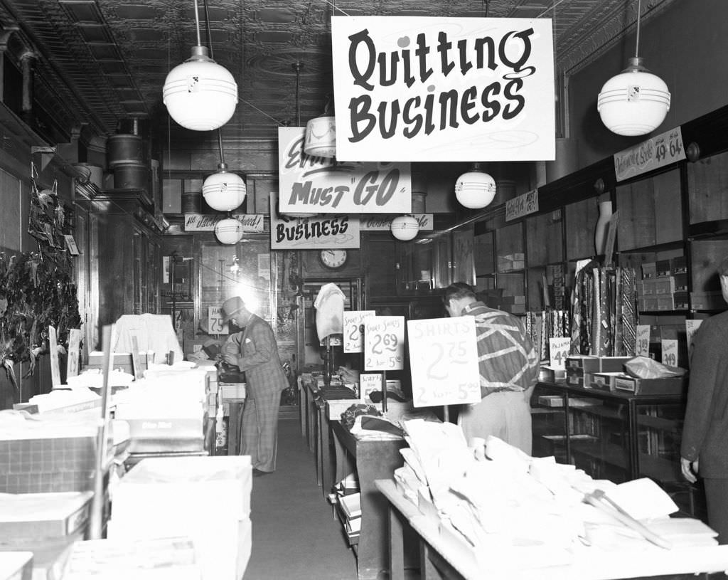Hill District on Wylie Avenue "going out of business" sale, 1951