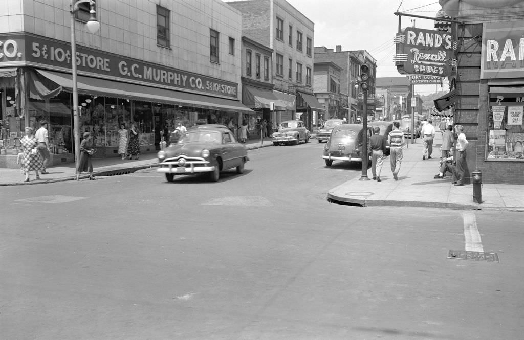 Intersection of Homewood Avenue and Kelly Street, featuring various businesses, 1950