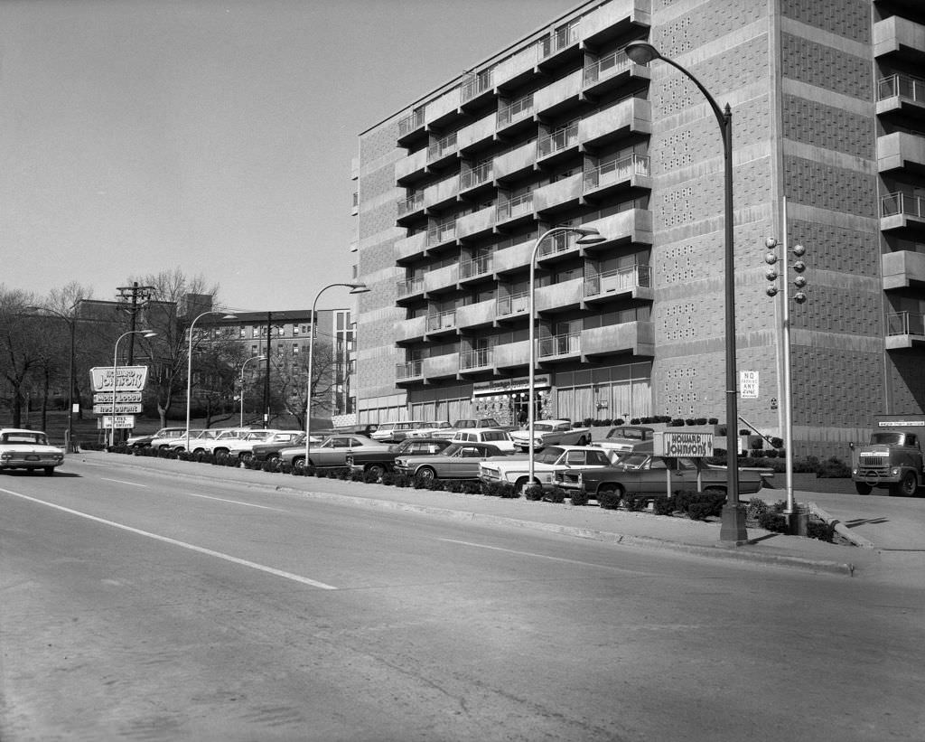 Howard Johnson Hotel on Boulevard of the Allies: Magee Women's Hospital in background, 1966.