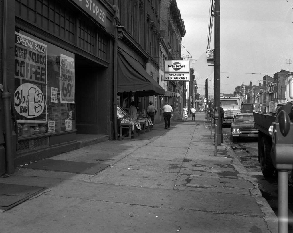East Carson Street: Sparkie's Restaurant, 1967.