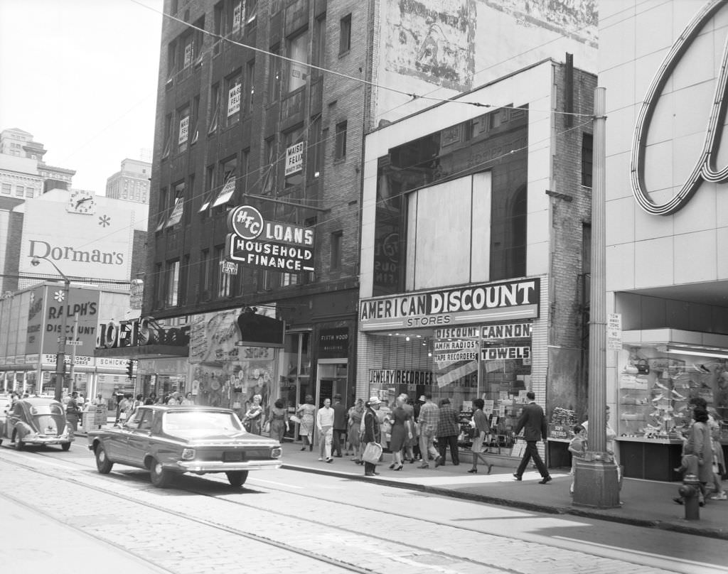American Discount on Fifth Avenue, 1964