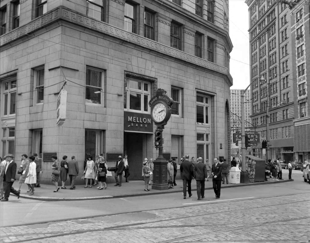 Mellon Bank at Fifth and Liberty, 1964