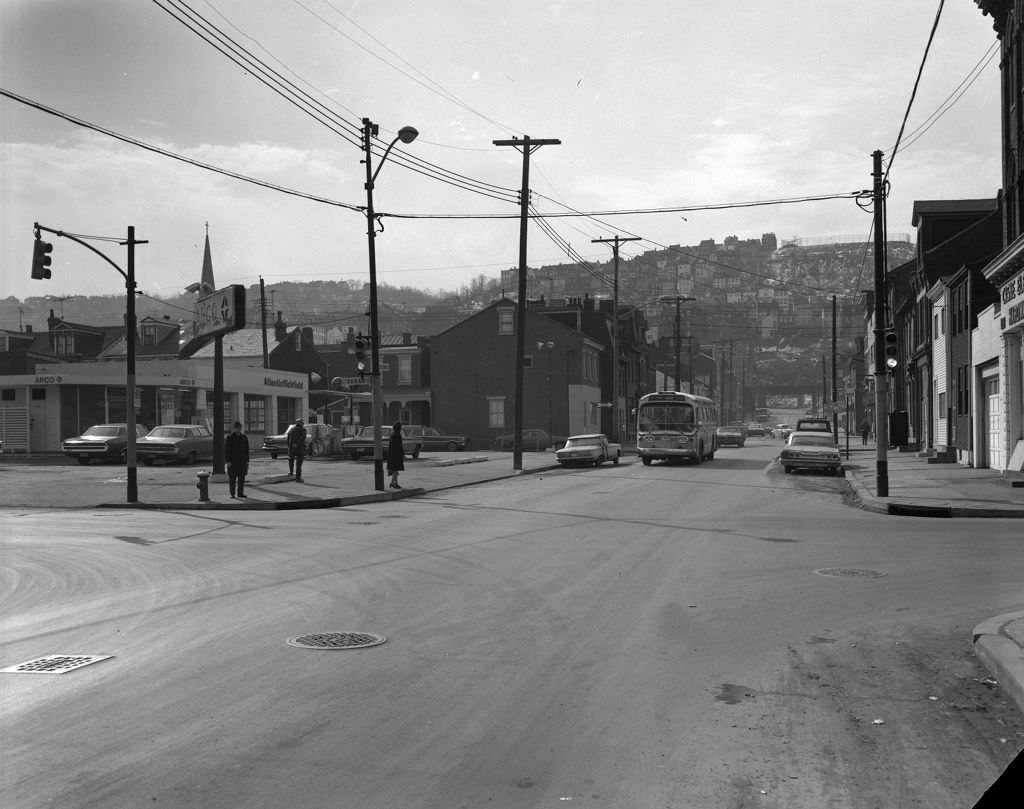 View down South 18th Street at its intersection with Sarah Street, 1971.